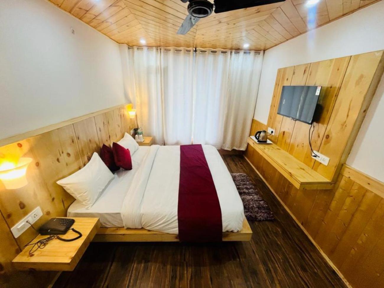Hotel Sakura Palace Manali  Bagian luar foto